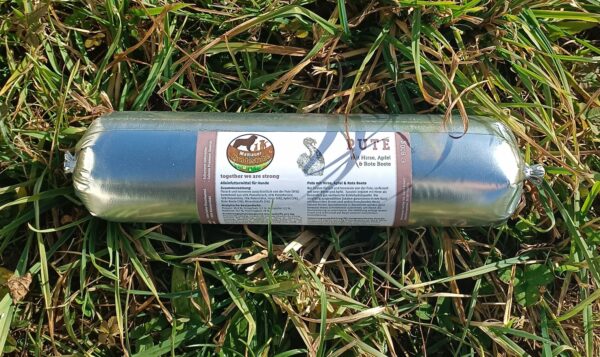 Frisches Hundespielzeug mit Hirse, Apfel & Rote Beete, langlebig und umweltfreundlich, ideale Beschäftigung für Hunde, hochwertige Qualität, bei DaHannes Shopping erhältlich.