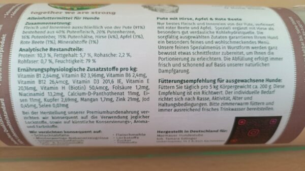 Proteinreiche Hundefutter mit Pute, Hirse, Apfel & Rote Beete, angereichert mit Vitaminen und Mineralien für gesunde Ernährung, perfekt für erwachsene Hunde.