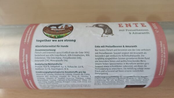 Hundefutter mit Preiselbeeren und Amaranth, hochwertige Alleinfuttermittel für Hunde, ausgewogen mit natürlichen Zutaten, für gesunde und glückliche Hunde.
