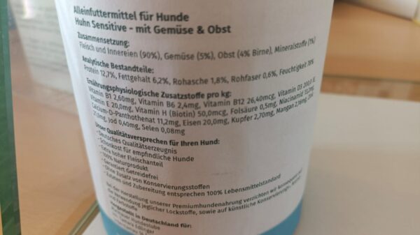 Hohe Qualität an Hunde-Nahrung mit Geflügel, Gemüse und Obst; getreidefrei, biologisch, vitaminreich, für empfindliche Hunde, Made in Deutschland.